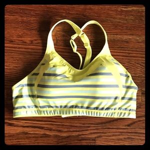 NWOT Brooks Moving Comfort Sports Bra 36AB-38A